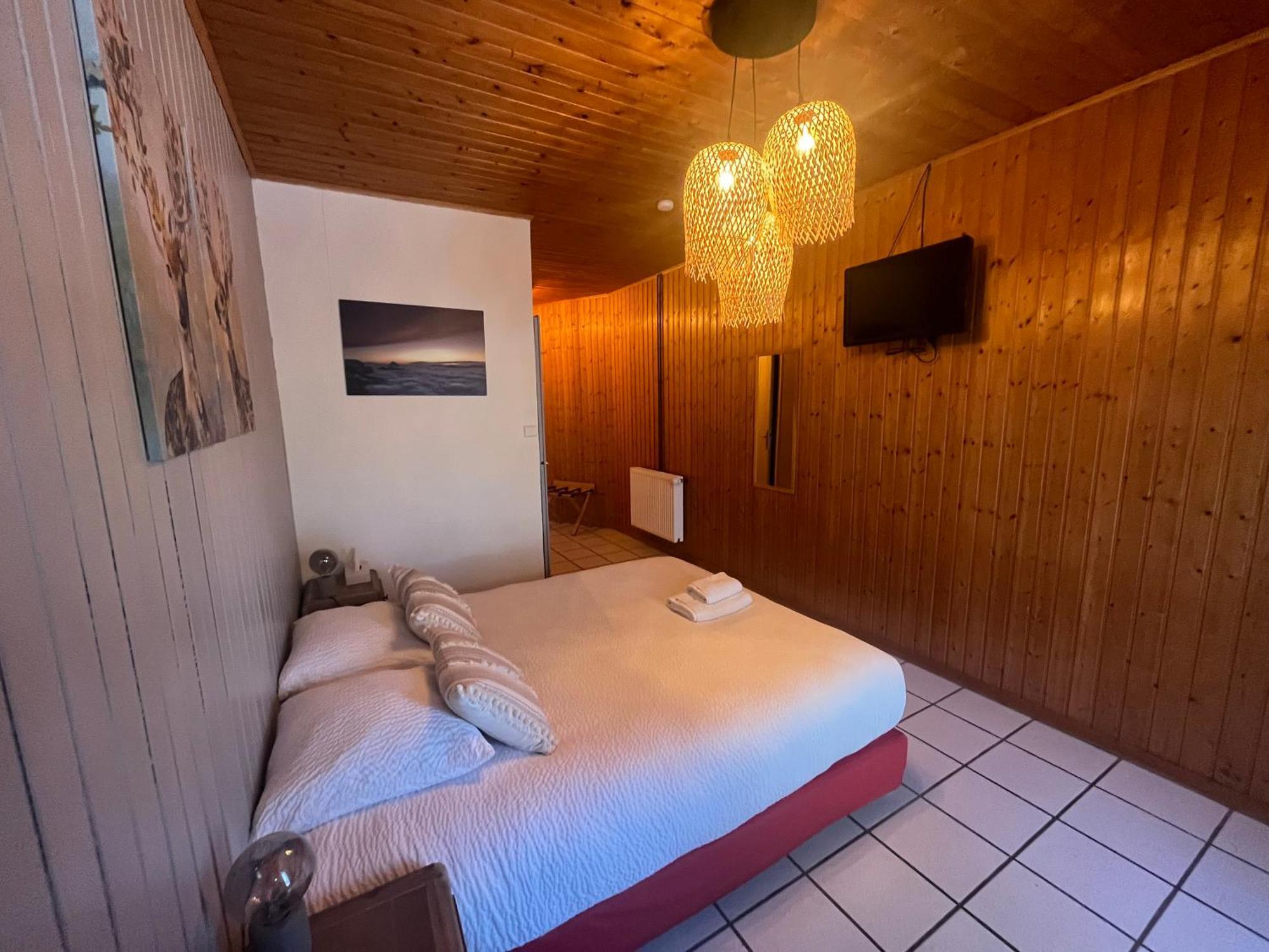 Logis Le Chalet Saint-Maurice-en-Trieves Exterior foto