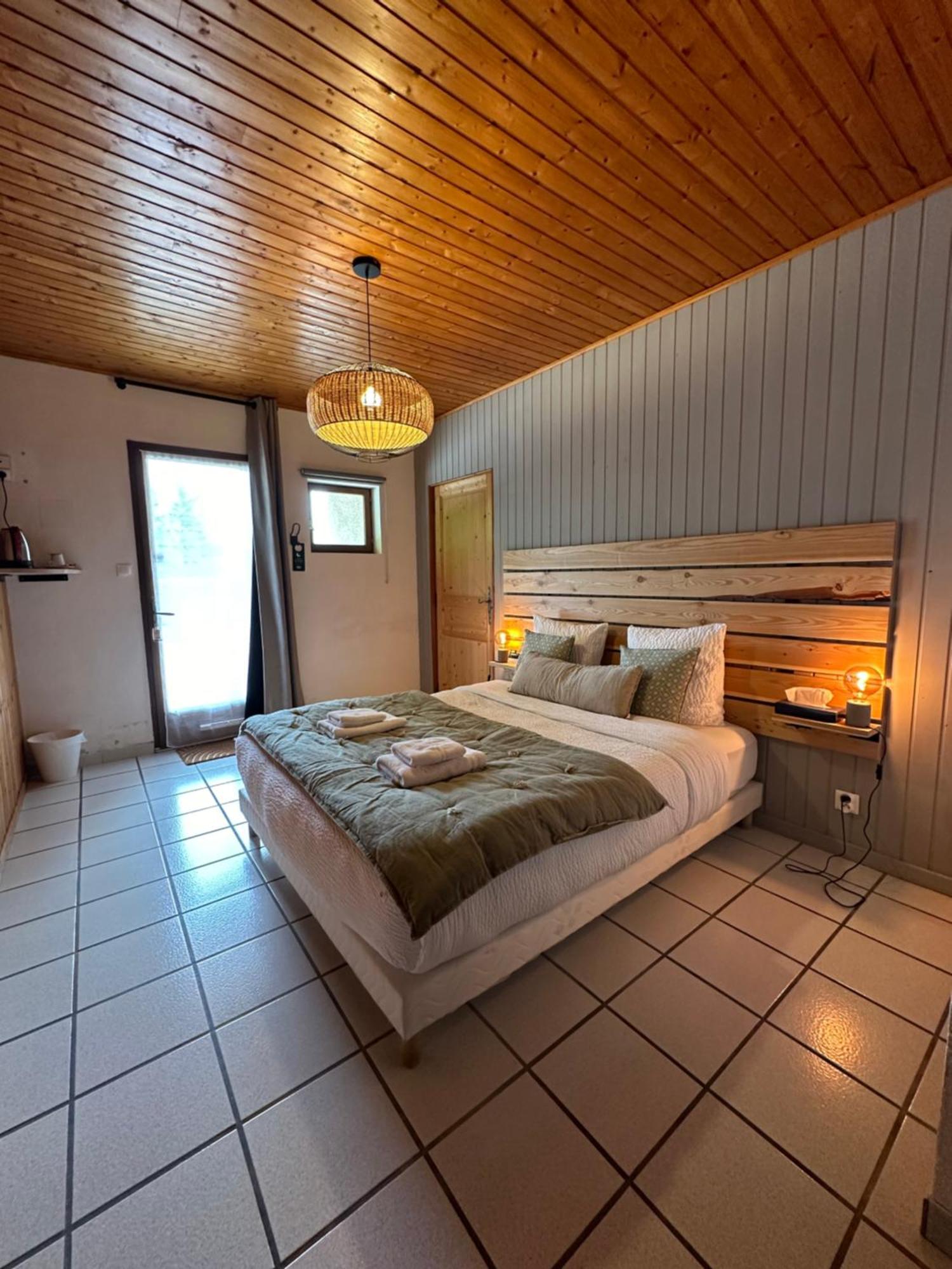 Logis Le Chalet Saint-Maurice-en-Trieves Exterior foto